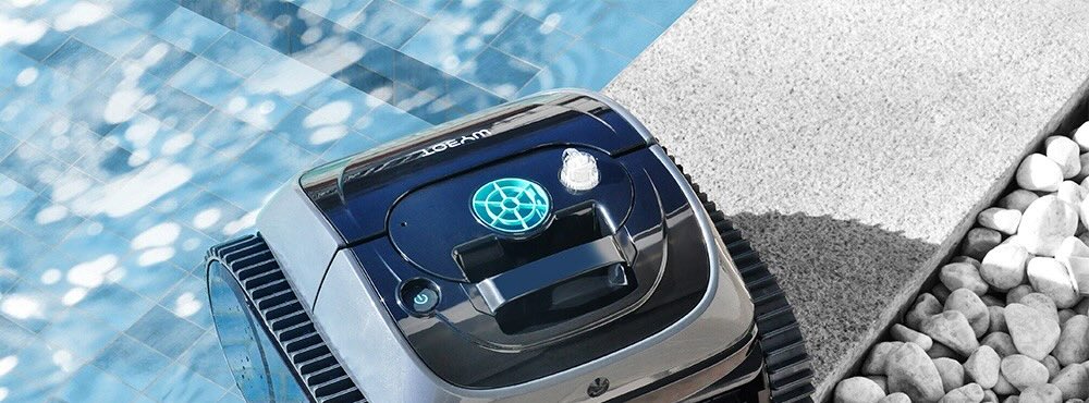 Robotický čistič bazénu pro automatické čištění dna, stěn a vodní linky